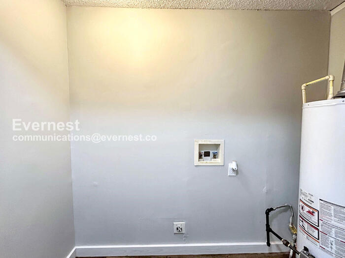 Building Photo - 2004 Bader Ave SW