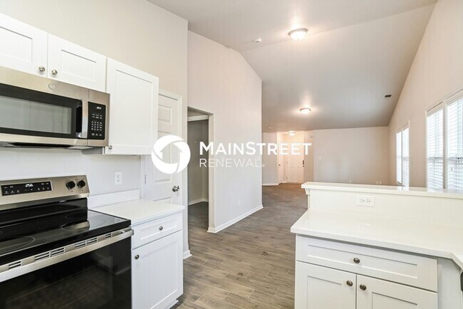 Building Photo - 3 Bedroom Pet-Friendly Home in Charlotte, NC with Main Street Renewal