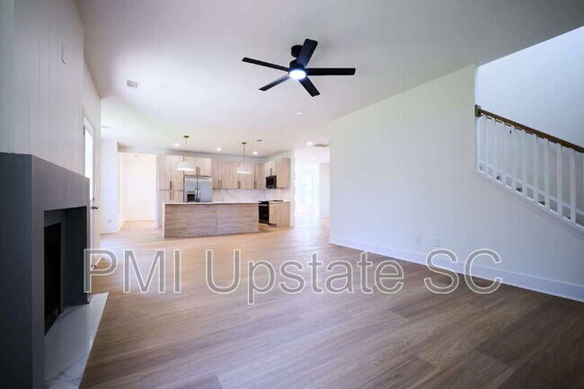 Building Photo - 307 Woodruff Lake Way