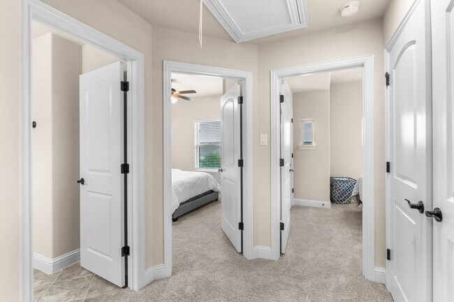 Building Photo - 1225 Pebblebrook Ln