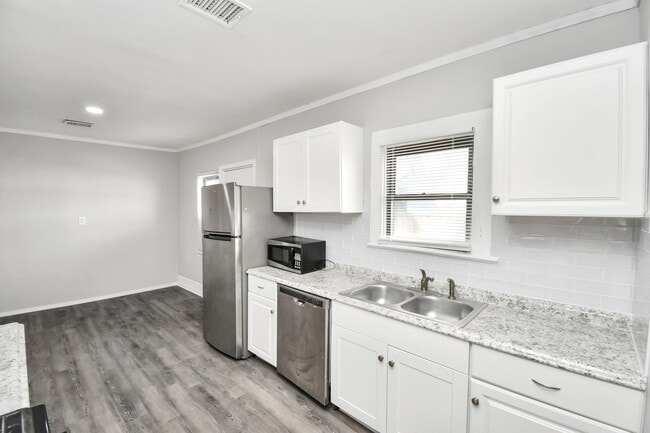 Building Photo - 1507 Laird St