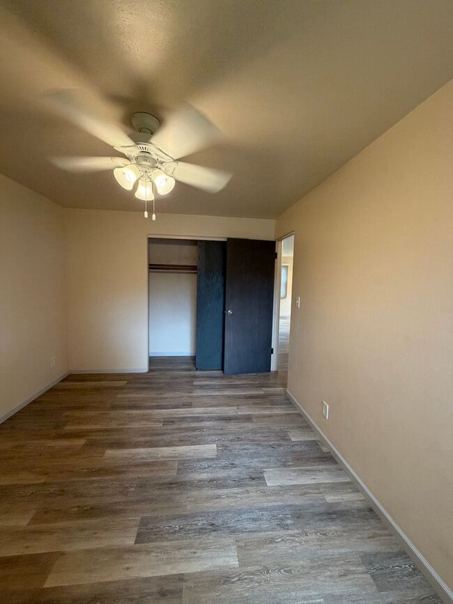 Building Photo - 3309 E Edgemere Dr