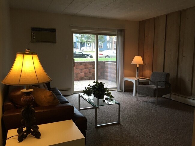 Building Photo - 912 S Forest Ave