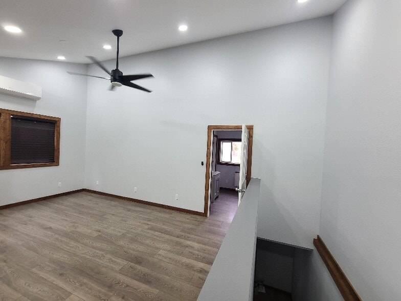 Building Photo - 1856 Canyonville-Riddle Rd