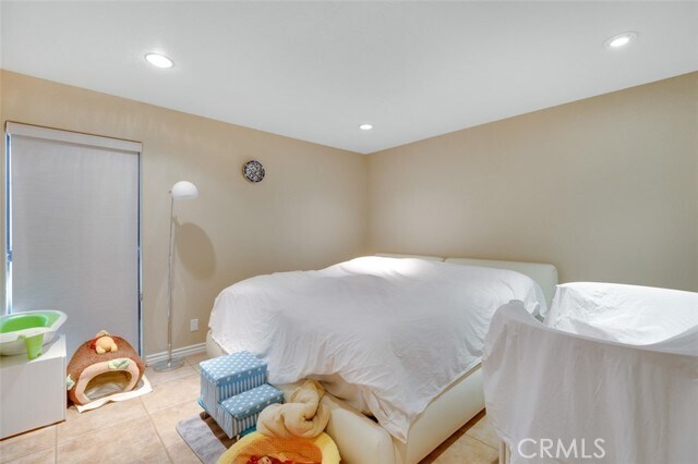 Building Photo - 7235 Marina Pacifica Dr S