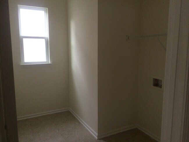 Building Photo - Spacious 5 Bedroom Home In Durbin Crossing