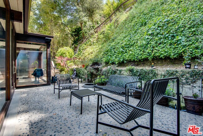 Building Photo - 9624 Yoakum Dr