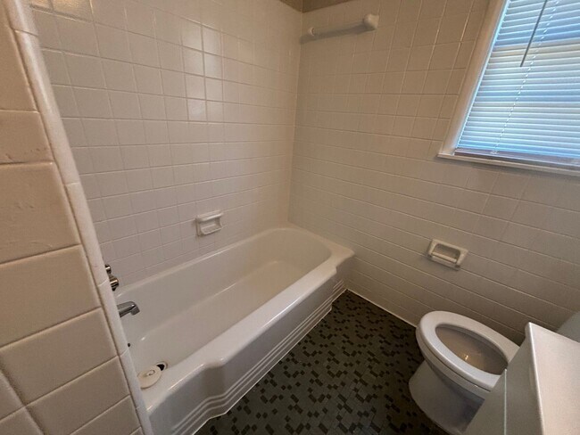 Building Photo - 4623 Violet Ave