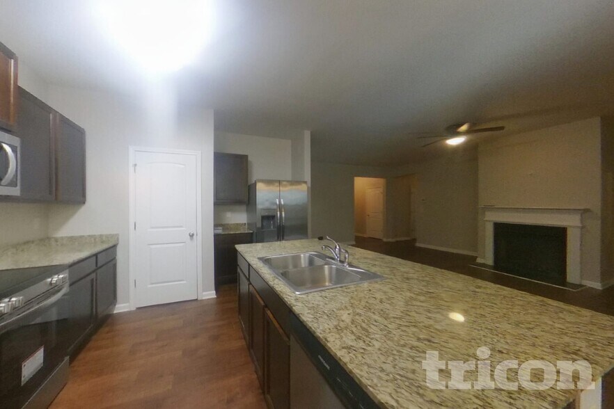 Building Photo - 474 Lake Ridge Ln