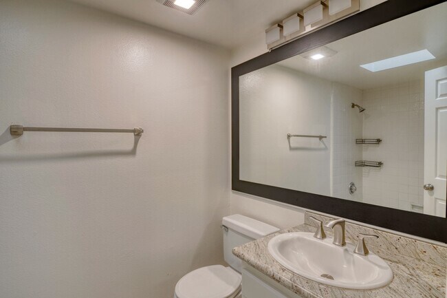 Building Photo - 938 18th St