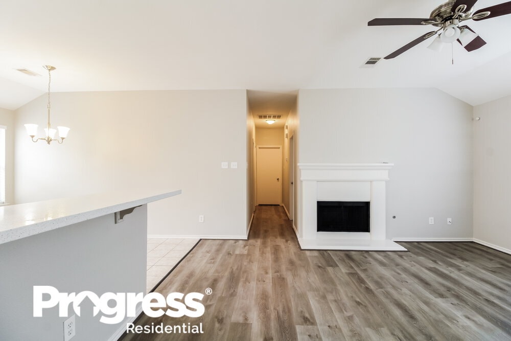 Building Photo - 322 Saddleback Springs Dr