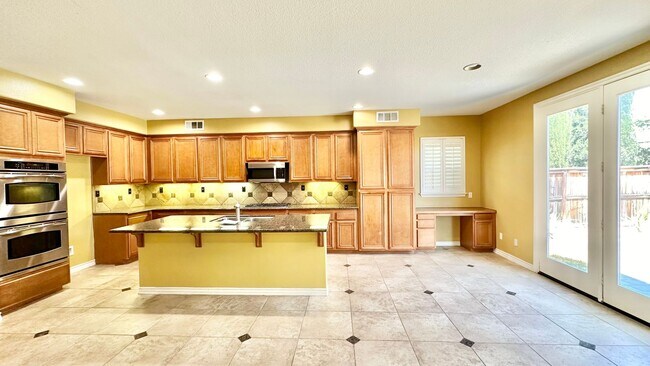 Building Photo - Wonderful Executive Style Two-Story Home i...