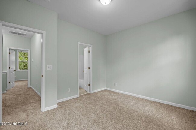 Building Photo - 2 Bedroom 2.5 Bathroom Townhouse in Wilmin...