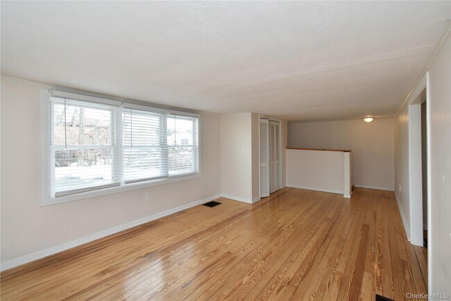 Building Photo - 15 Robinson St