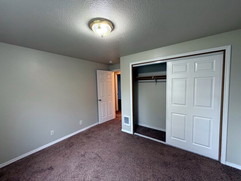 Building Photo - 1047 8th Ave