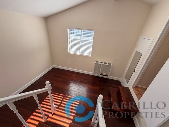 Building Photo - 2412 Chicago St