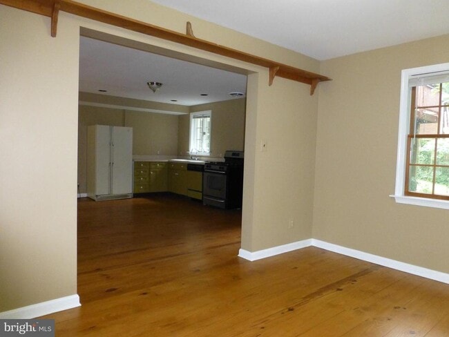 Building Photo - 2046 Greenwich St