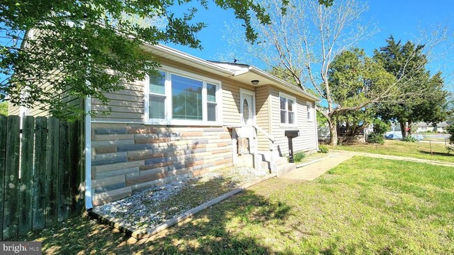 Building Photo - 5 Glenwood Dr