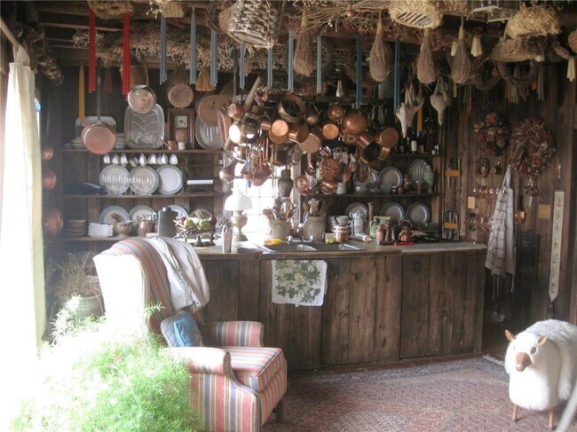 Building Photo - 245 Cove Point Rd W