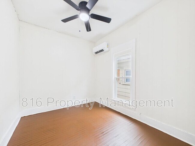 Building Photo - 411 Main St