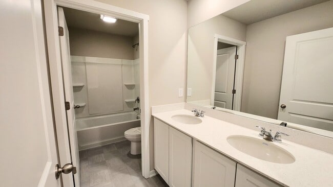 Building Photo - Modern 4BR Home Near Great Western Bike Trail | West Des Moines