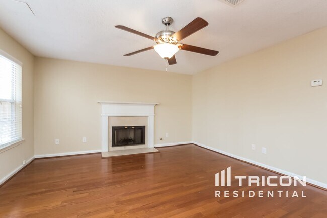 Building Photo - 6250 Glen Brooke Dr