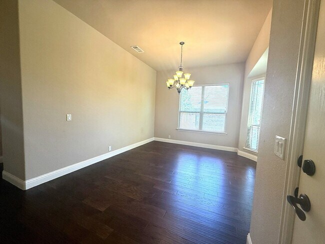 Building Photo - 1109 Abbey Ln