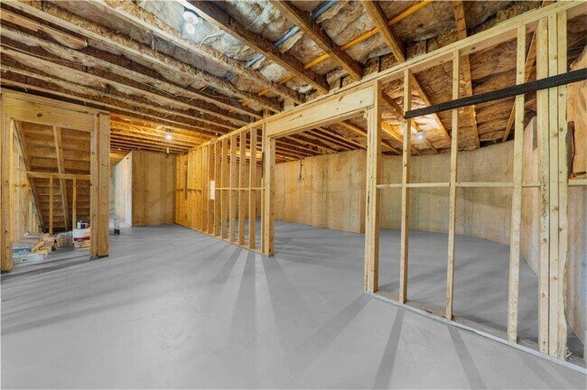 Building Photo - 5435 Mirror Lake Dr