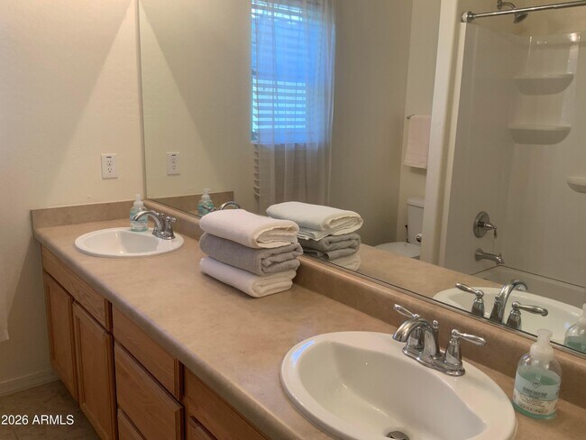 Building Photo - 2114 E Aire Libre Ave