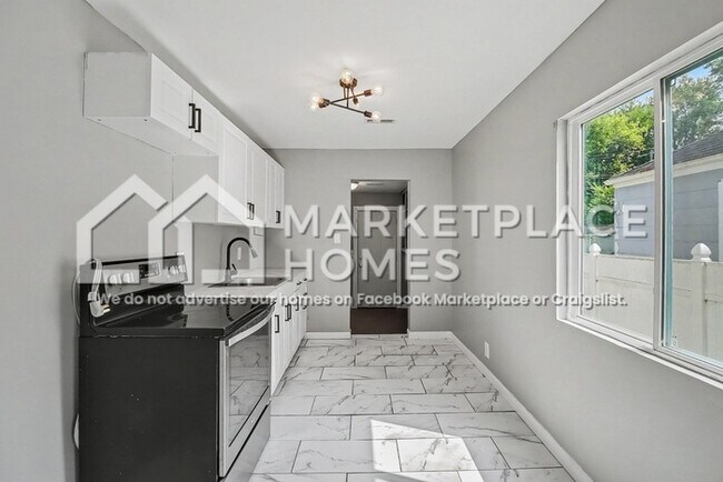 Building Photo - 14364 Lamphere