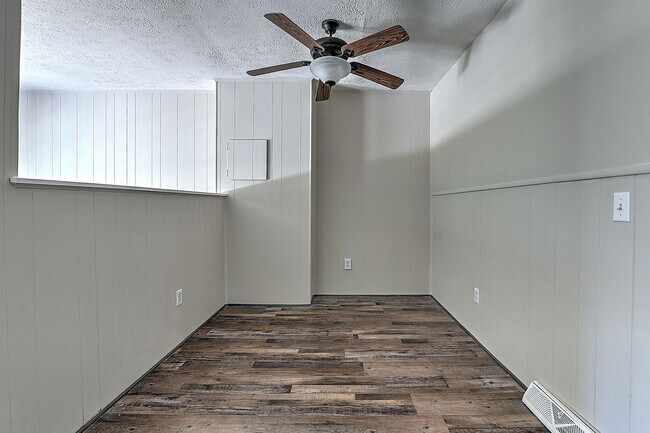 Building Photo - 405 Cypress St