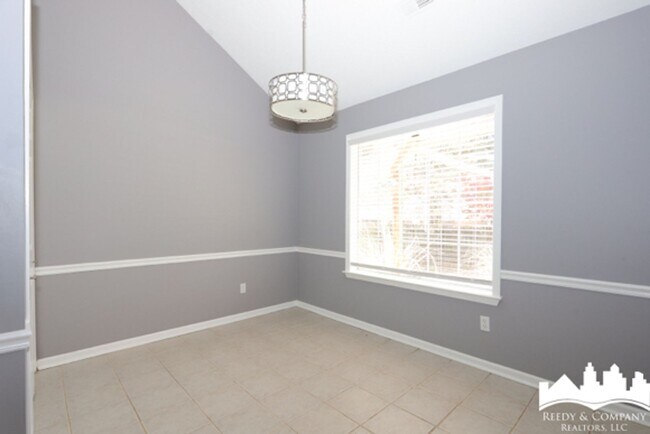 Building Photo - 2573 Laurelcrest Dr