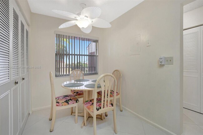 Building Photo - 7300 Lake Cir Dr