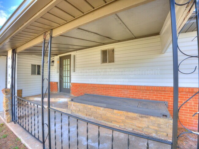 Building Photo - 4608 N Libby Ave