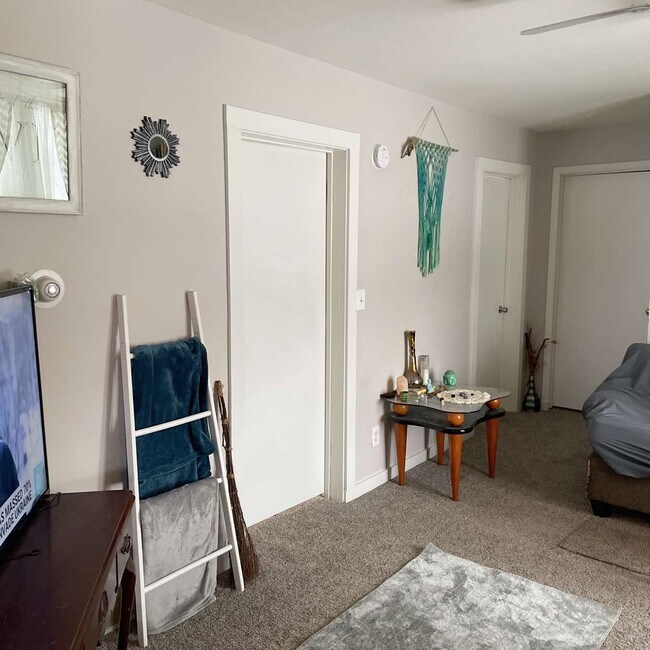 Building Photo - 809 Elk St