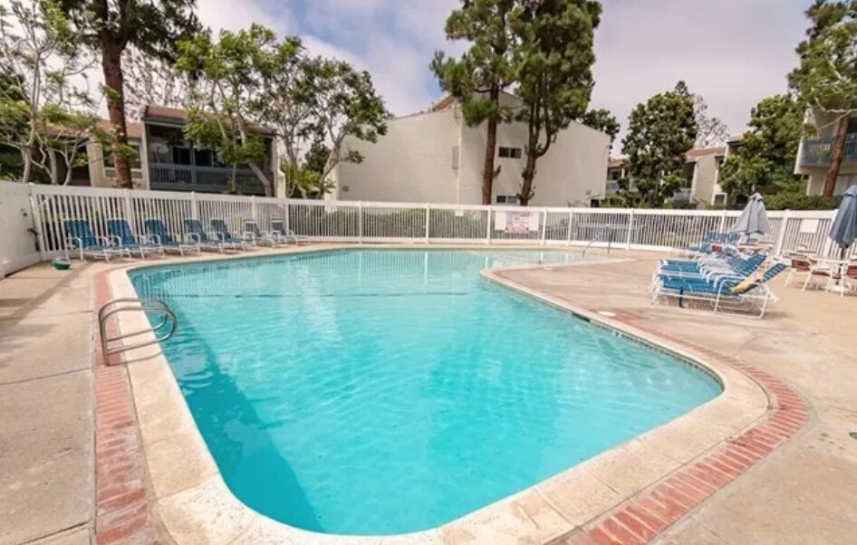 Building Photo - 902 Camino Real