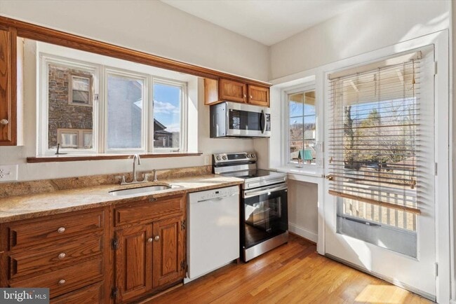 Building Photo - 1329 Olive St