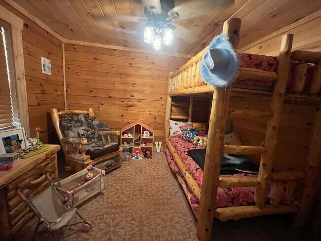 Building Photo - Gorgeous 3-Bedroom Log Cabin with Loft, Large Shop & Stocked Pond – Near Branford, FL