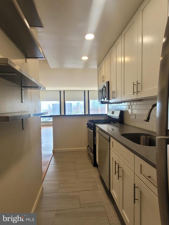 Building Photo - 210 Locust St