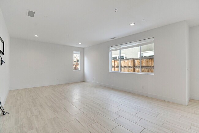 Building Photo - 863 Orchard Hills Rd