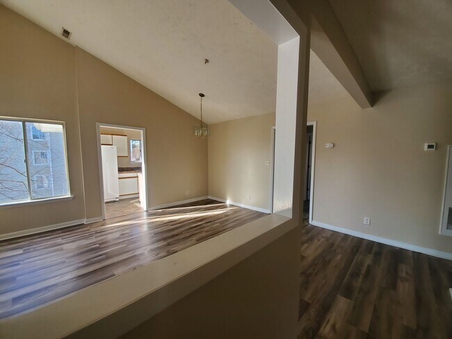 Building Photo - 3374 Galleria Dr