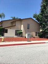 Building Photo - 660 Woodcrest Dr