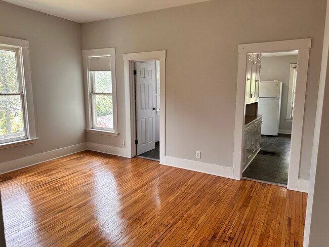 Building Photo - 333 Raymond St