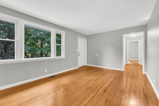 Building Photo - 613 Channell Dr