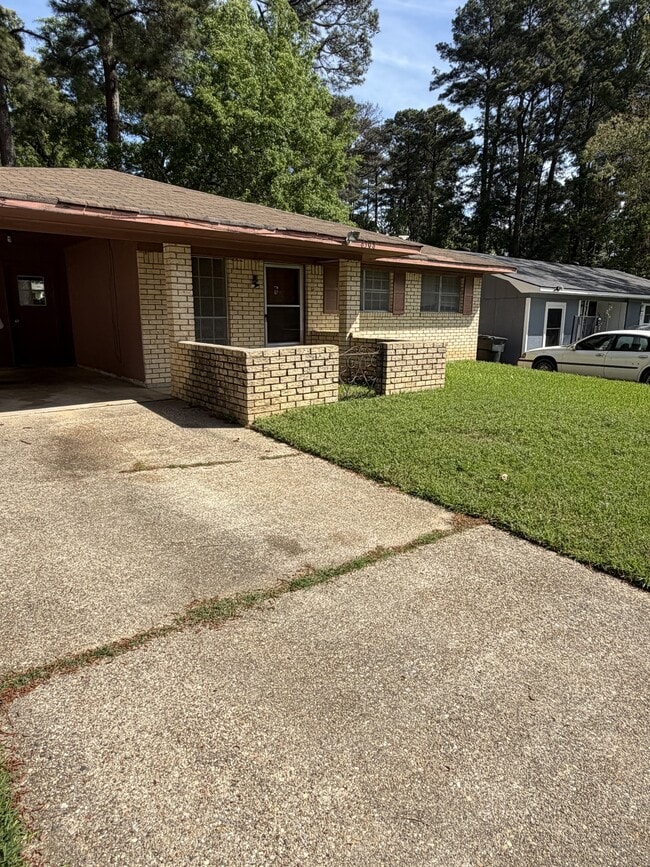 Building Photo - 6308 Frondosa Dr