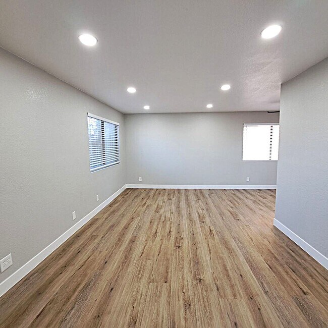 Building Photo - NEWLY RENOVATED & MODENIZED 2ND FLOOR CONDO IN SPRING VALLEY