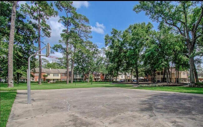 Building Photo - 407 Bendwood Dr