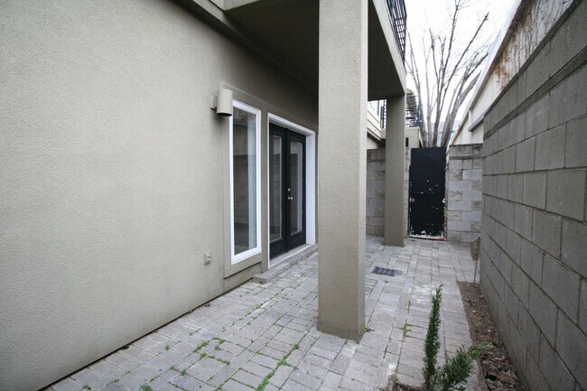 Building Photo - 3532 Cedarplaza Ln