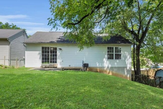 Building Photo - 5691 Victoryview Ln