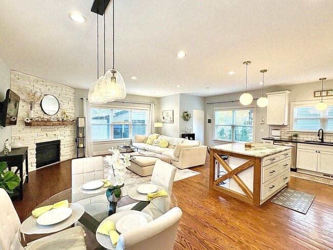 Building Photo - 718 N Alexander Ave